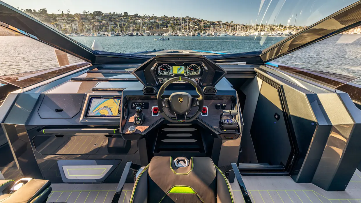 Yate hundido lamborghini influencers
