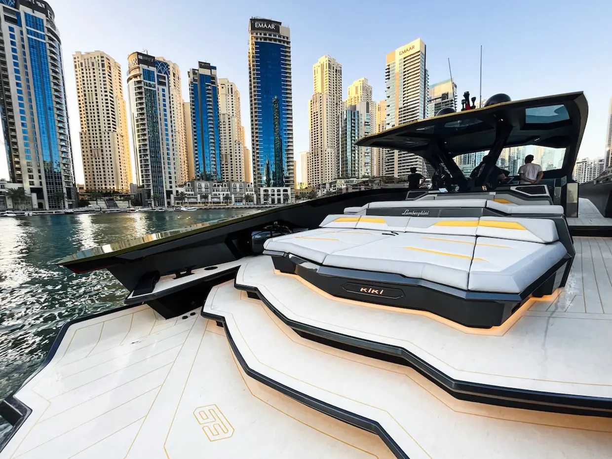 Yate hundido lamborghini influencers