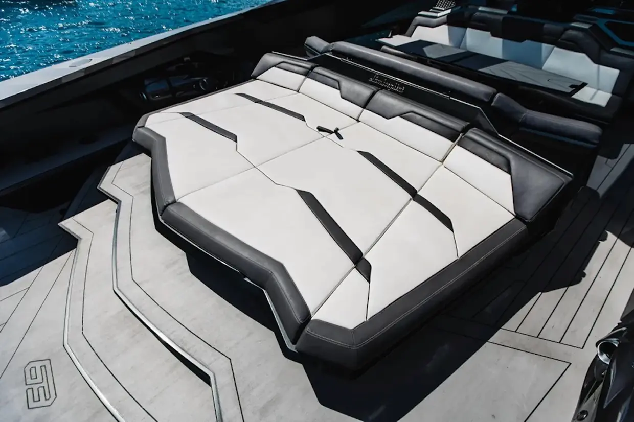 Yate hundido lamborghini influencers