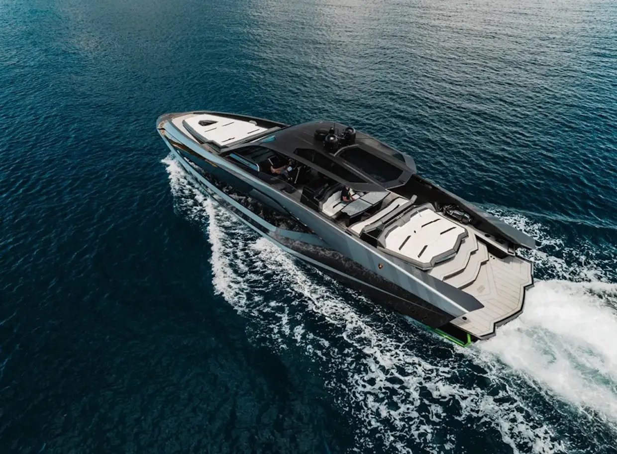 Yate hundido lamborghini influencers