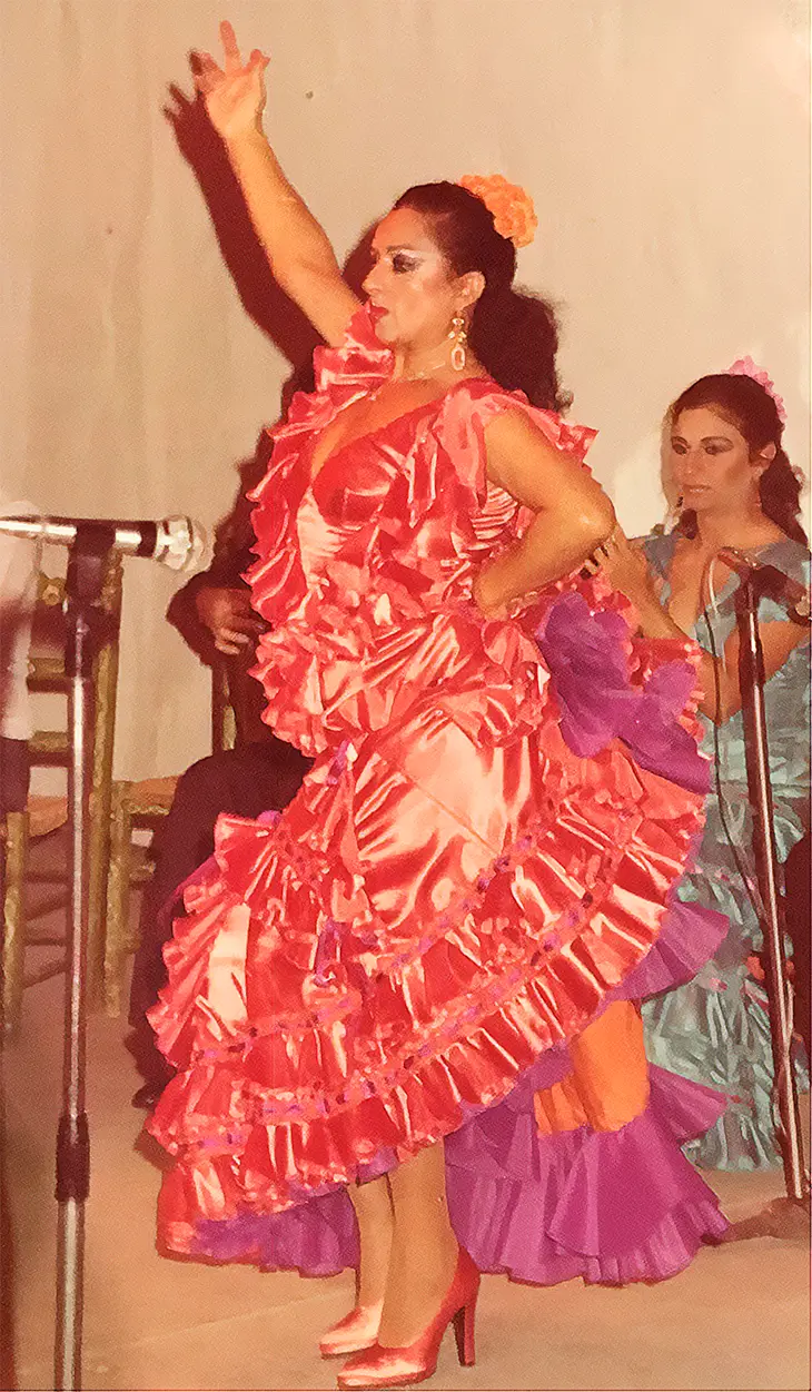 Lola Flores bailando.