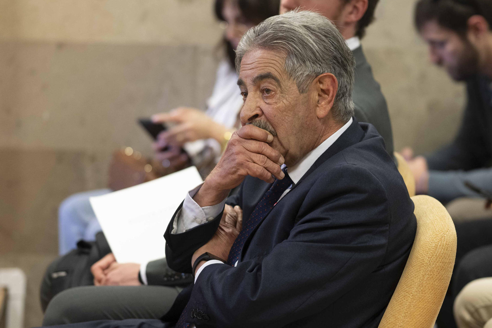 Miguel Ángel Revilla: su mujer, Aurora, operada de urgencia la misma semana de su juicio contra Juan Carlos I