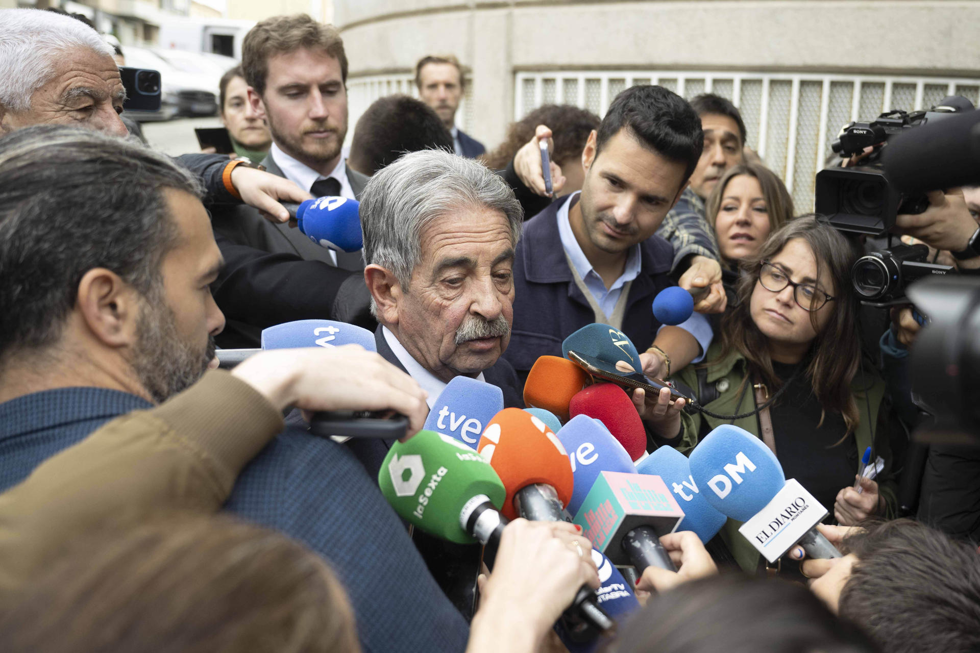 Miguel Ángel Revilla: su mujer, Aurora, operada de urgencia la misma semana de su juicio contra Juan Carlos I