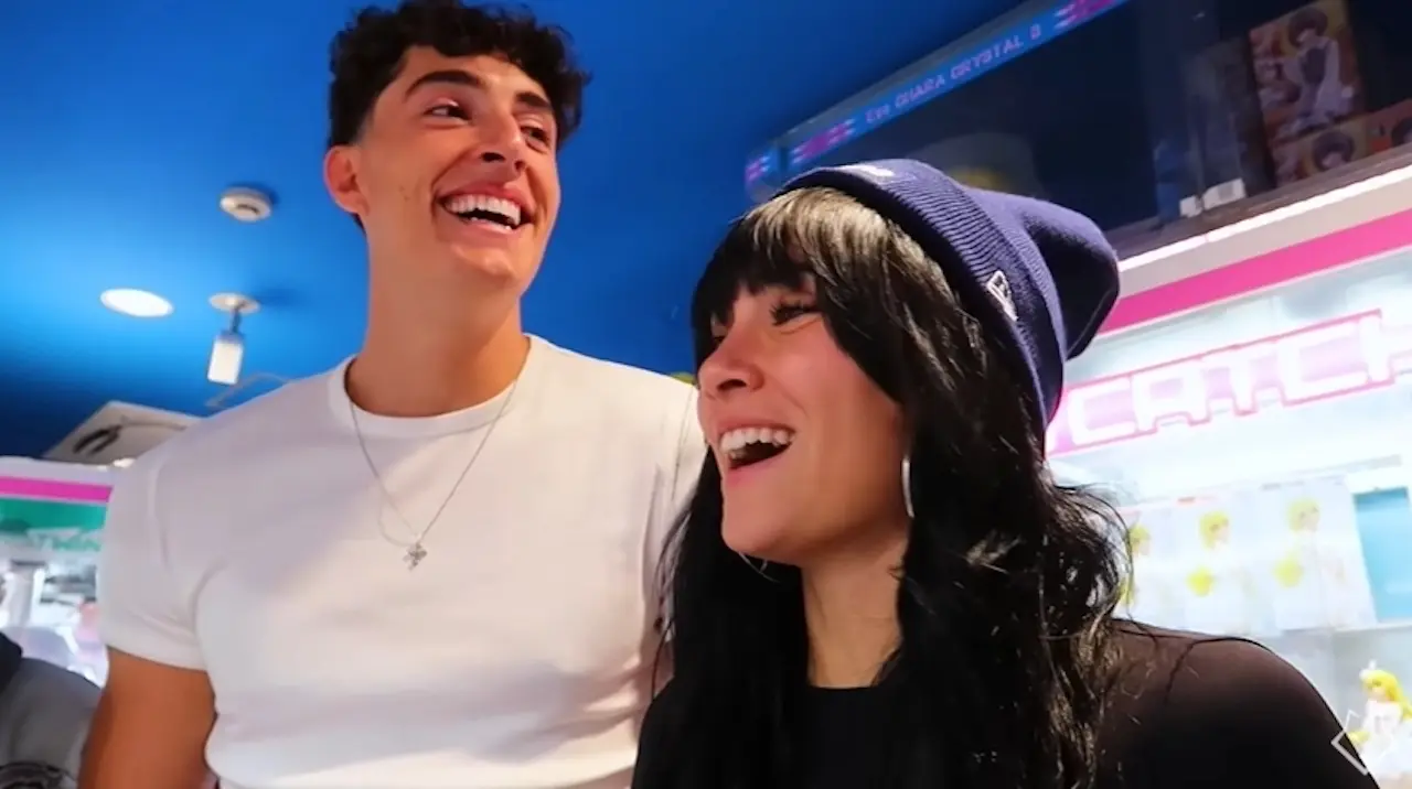 Aitana y Plex.