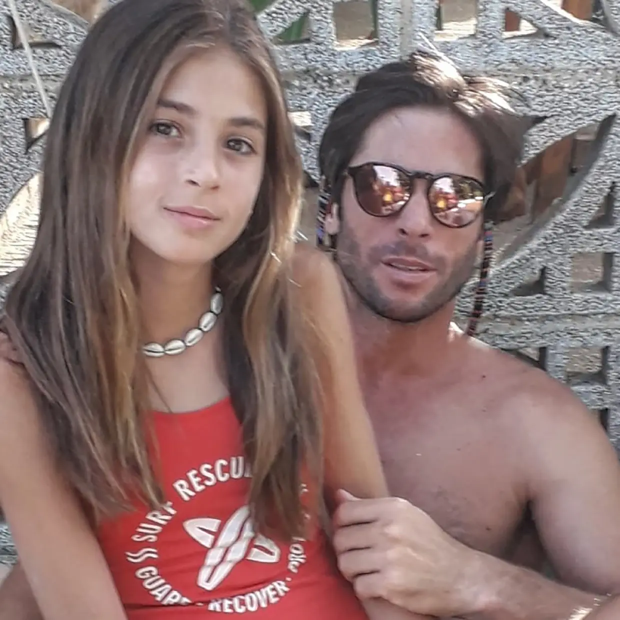 Canales Rivera con su hija Carmela