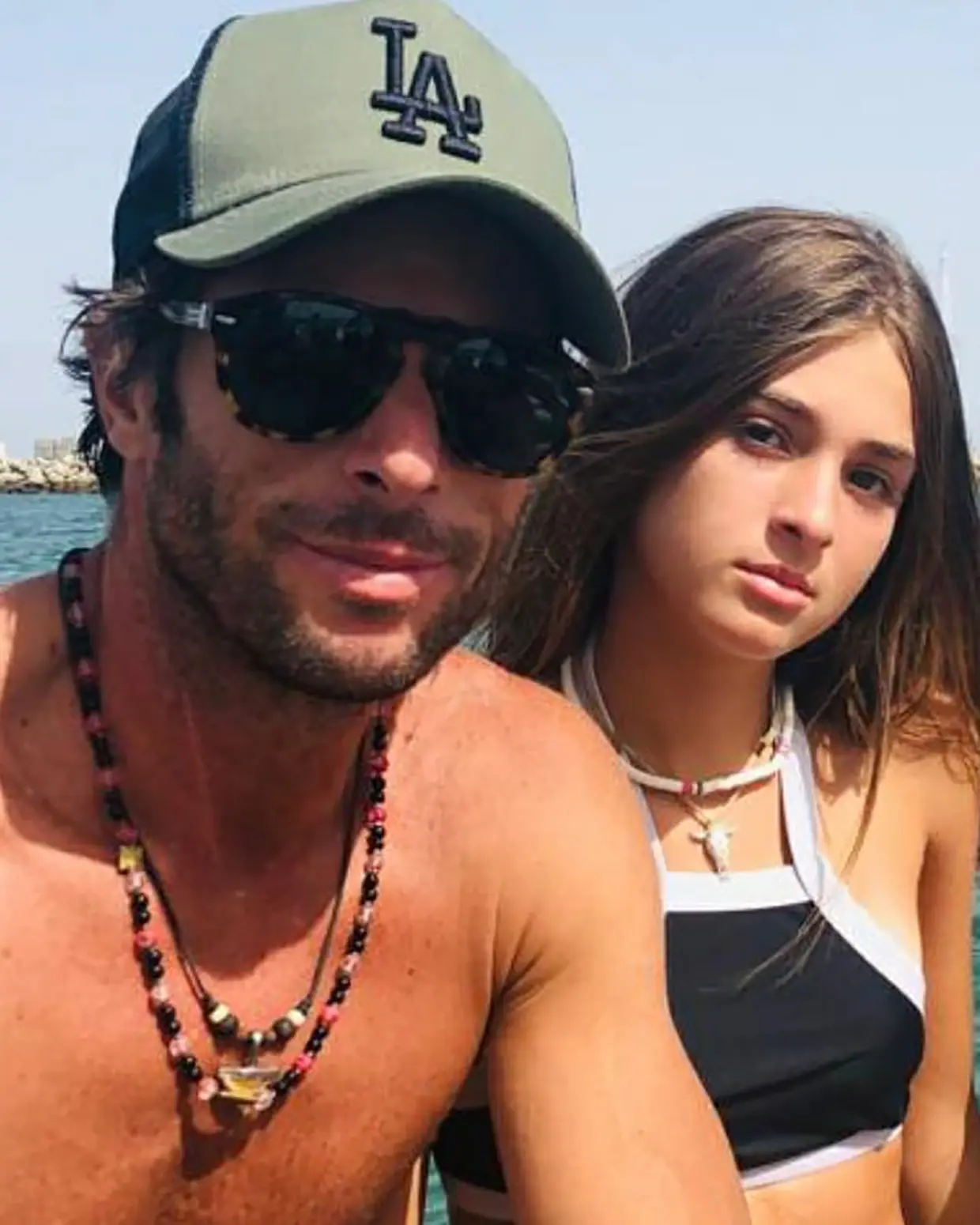 Canales Rivera con su hija Carmela