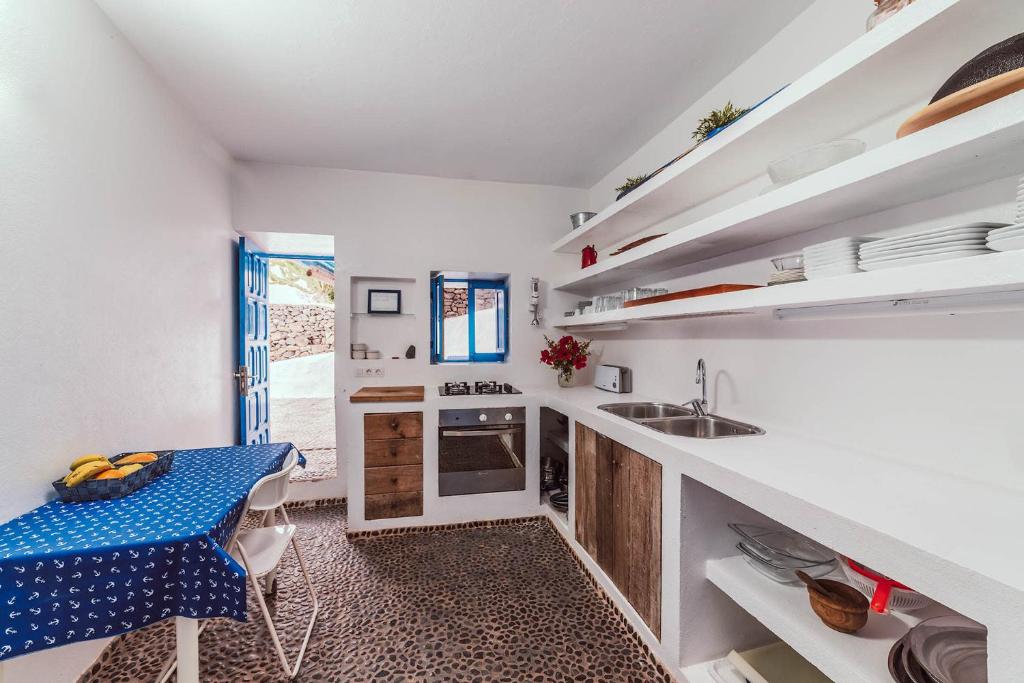 La escapada secreta de Sara Carbonero e Isabel Jiménez en una villa de lujo en Lanzarote: sus impresionantes fotos