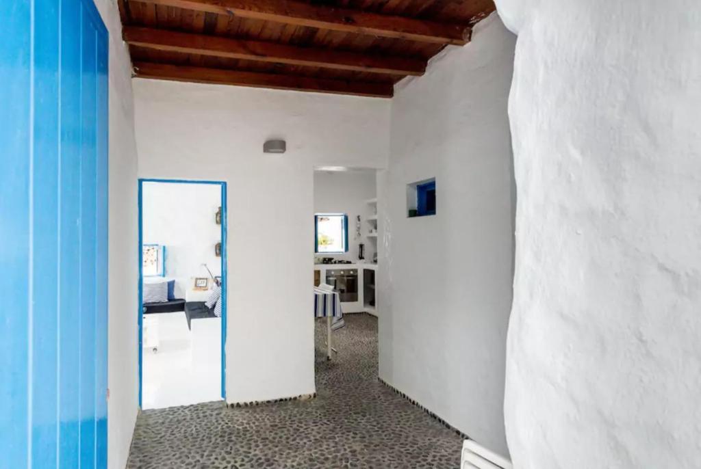 La escapada secreta de Sara Carbonero e Isabel Jiménez en una villa de lujo en Lanzarote: sus impresionantes fotos