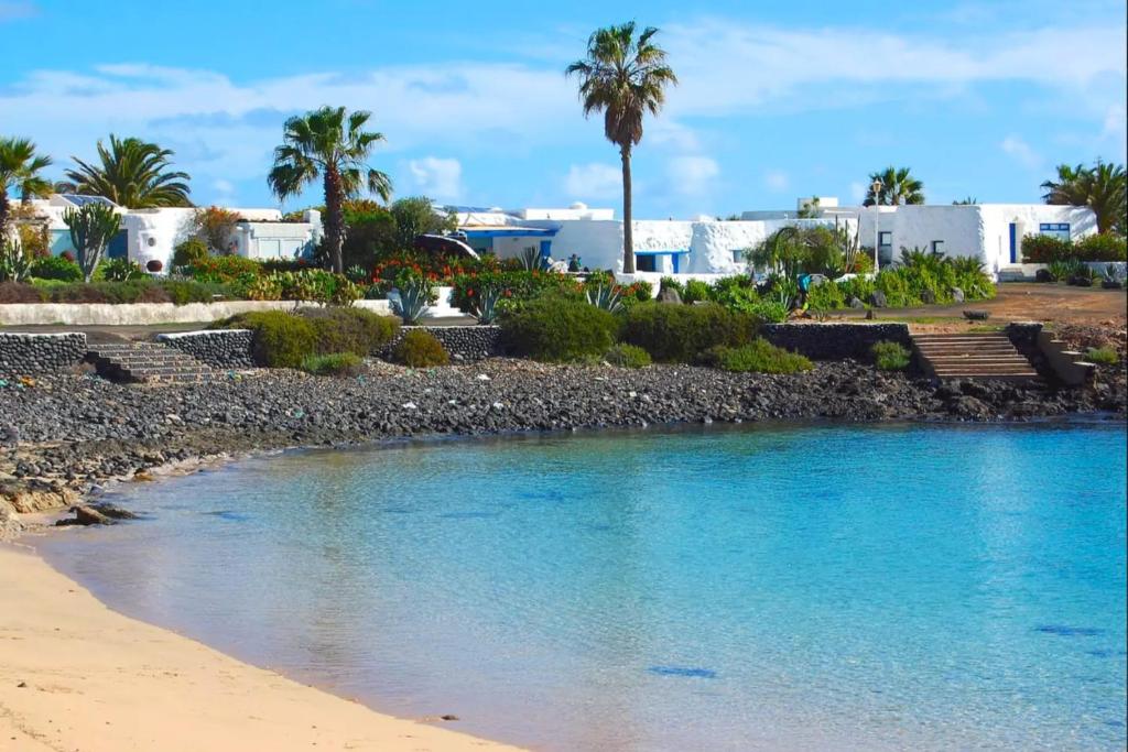 La escapada secreta de Sara Carbonero e Isabel Jiménez en una villa de lujo en Lanzarote: sus impresionantes fotos