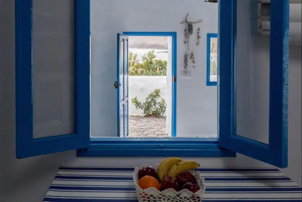 La escapada secreta de Sara Carbonero e Isabel Jiménez en una villa de lujo en Lanzarote: sus impresionantes fotos