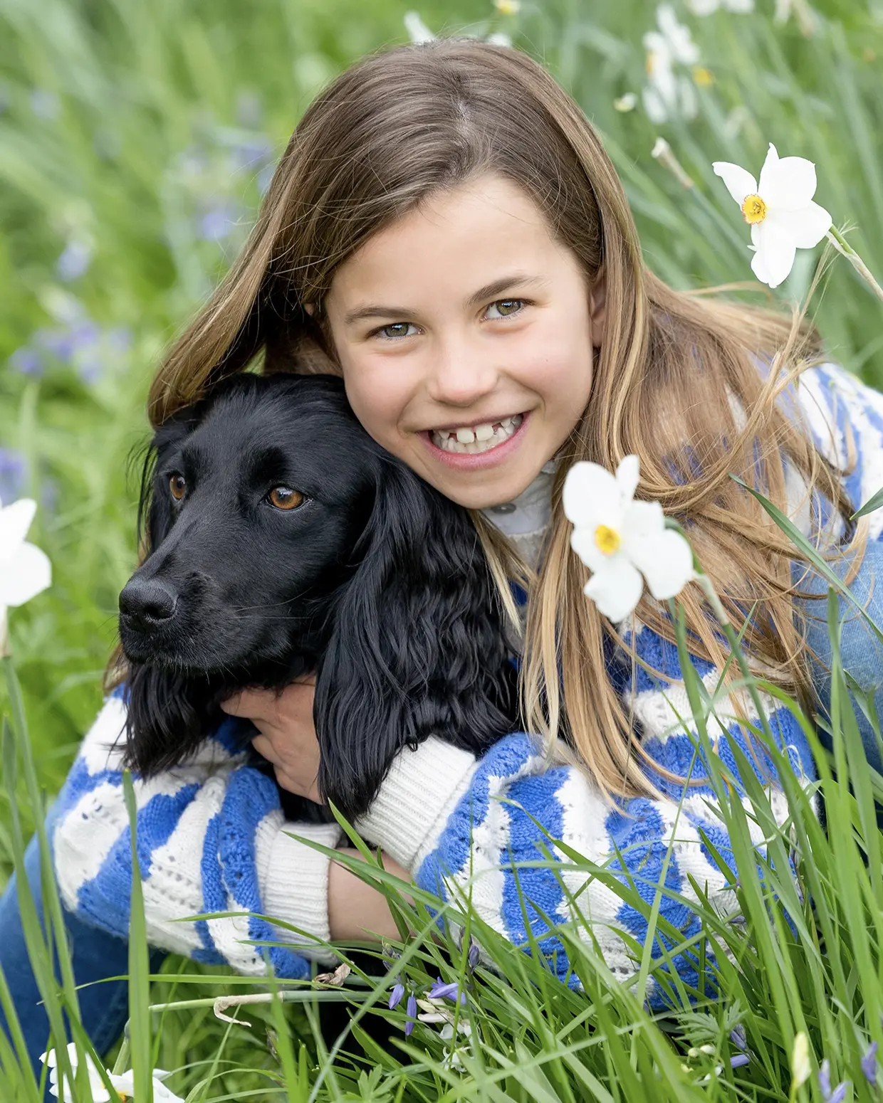 La princesa Charlotte posando con su perro