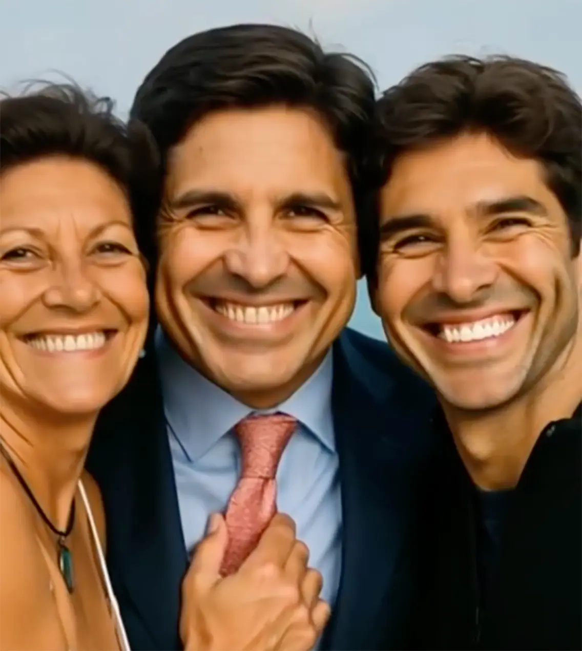 La imagen por IA que recrea cómo sería hoy Carmina Ordóñez, junto a sus hijos Fran y Cayetano Rivera.