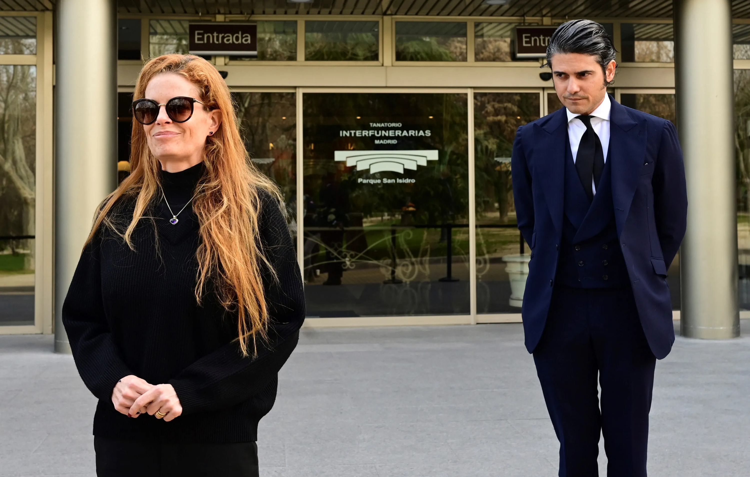 Olivia de Borbón y su marido, Julián Porras, en el tanatorio en 2020, tras la muerte de la hermana de ella.