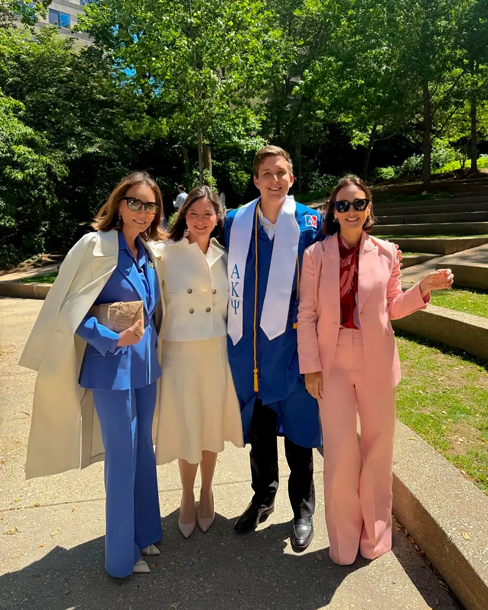 Isabel Preysler con sus hijas Chábeli Iglesias y Tamara Falcó y su nieto Alejandro.