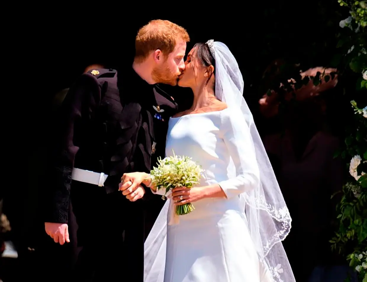El príncipe Harry y Meghan Markle besándose el día de su boda.