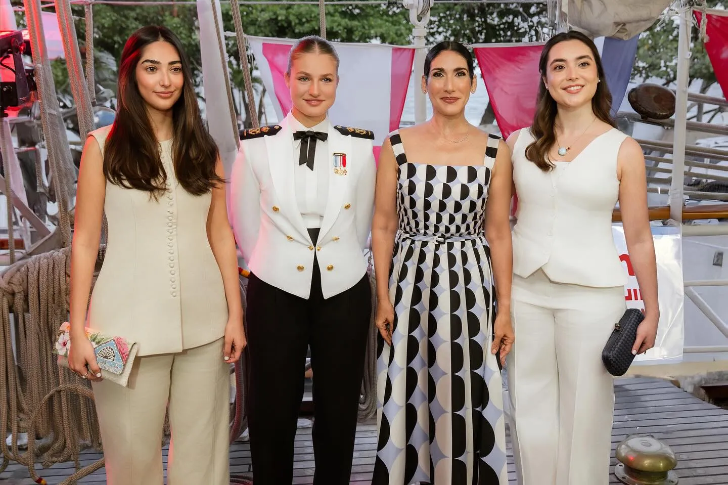 La princesa Leonor con la 1º dama de República Dominicana y sus hijas.
