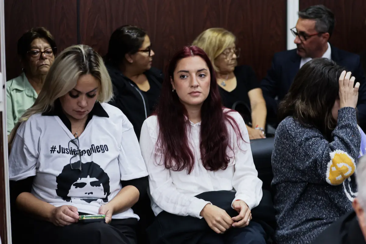 Verónica, madre de su hijo menor, y Jana, otra de sus hijas.