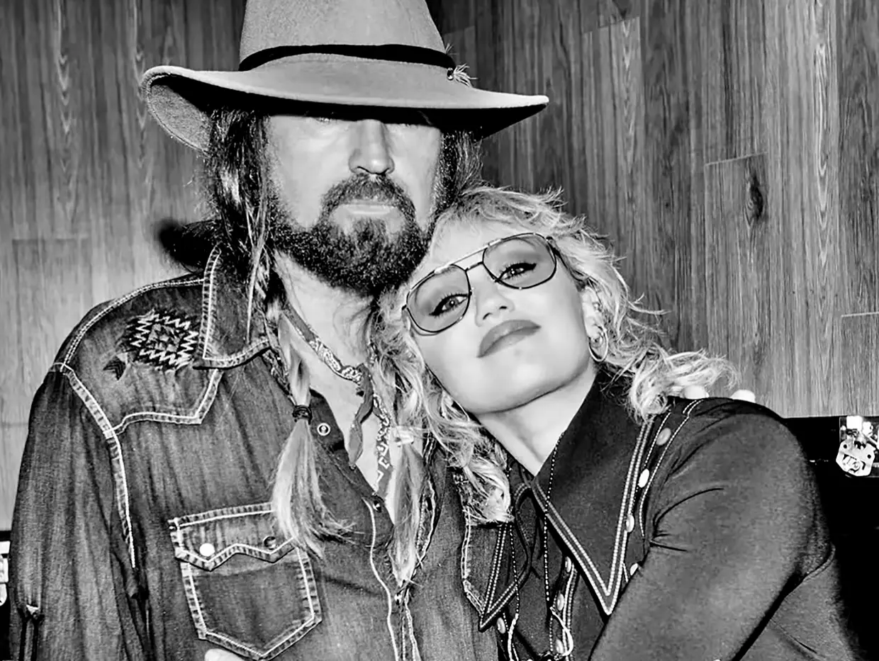 Miley Cyrus con su padre.