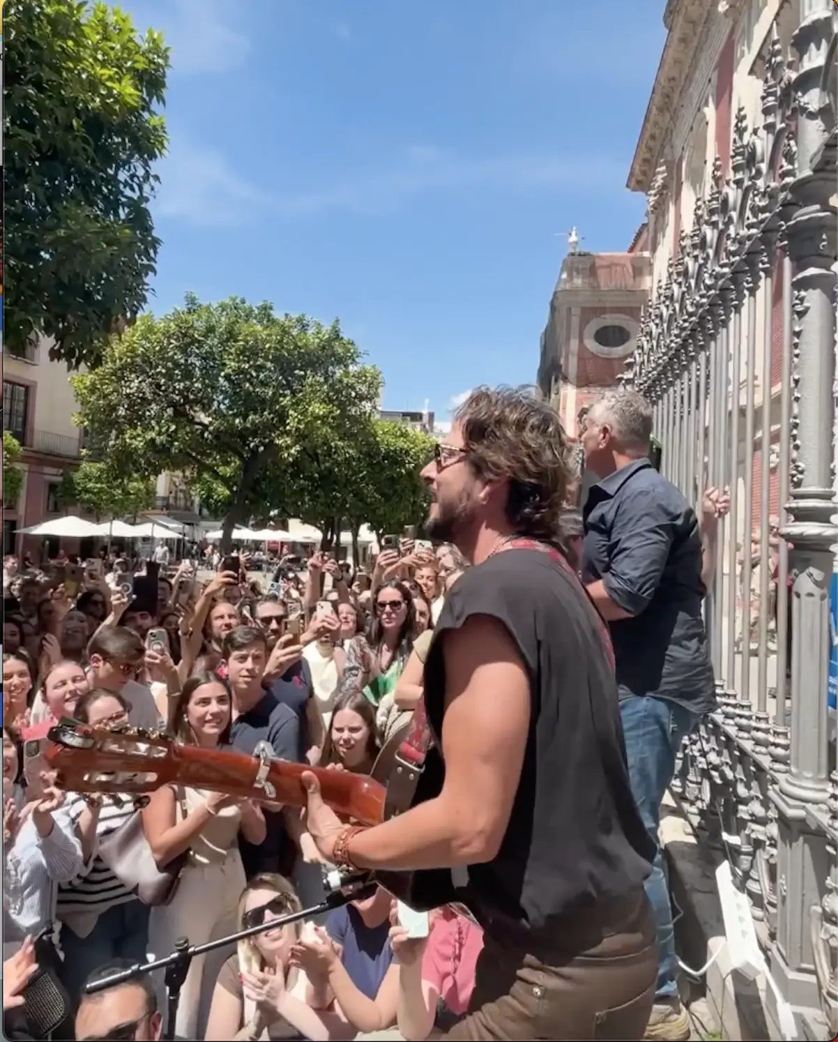 Manuel Carrasco concierto en la calle