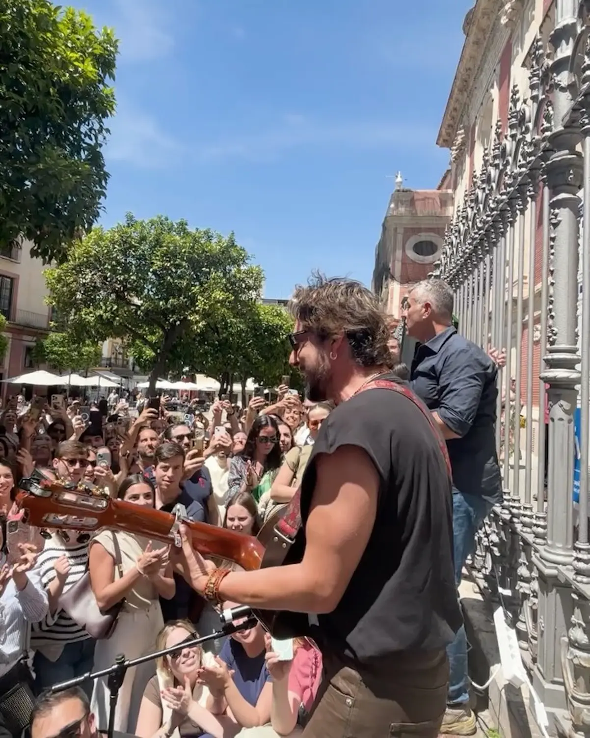 Manuel Carrasco concierto en la calle