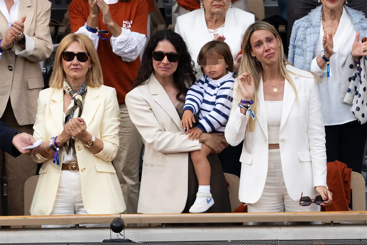 Mery Perelló con su hijo en brazos junto a la hermana y la madre de Rafa Nadal