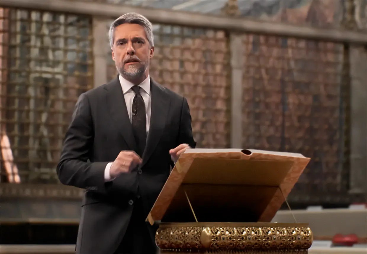 Franganillo presentando una sección sobre el Cónclave.