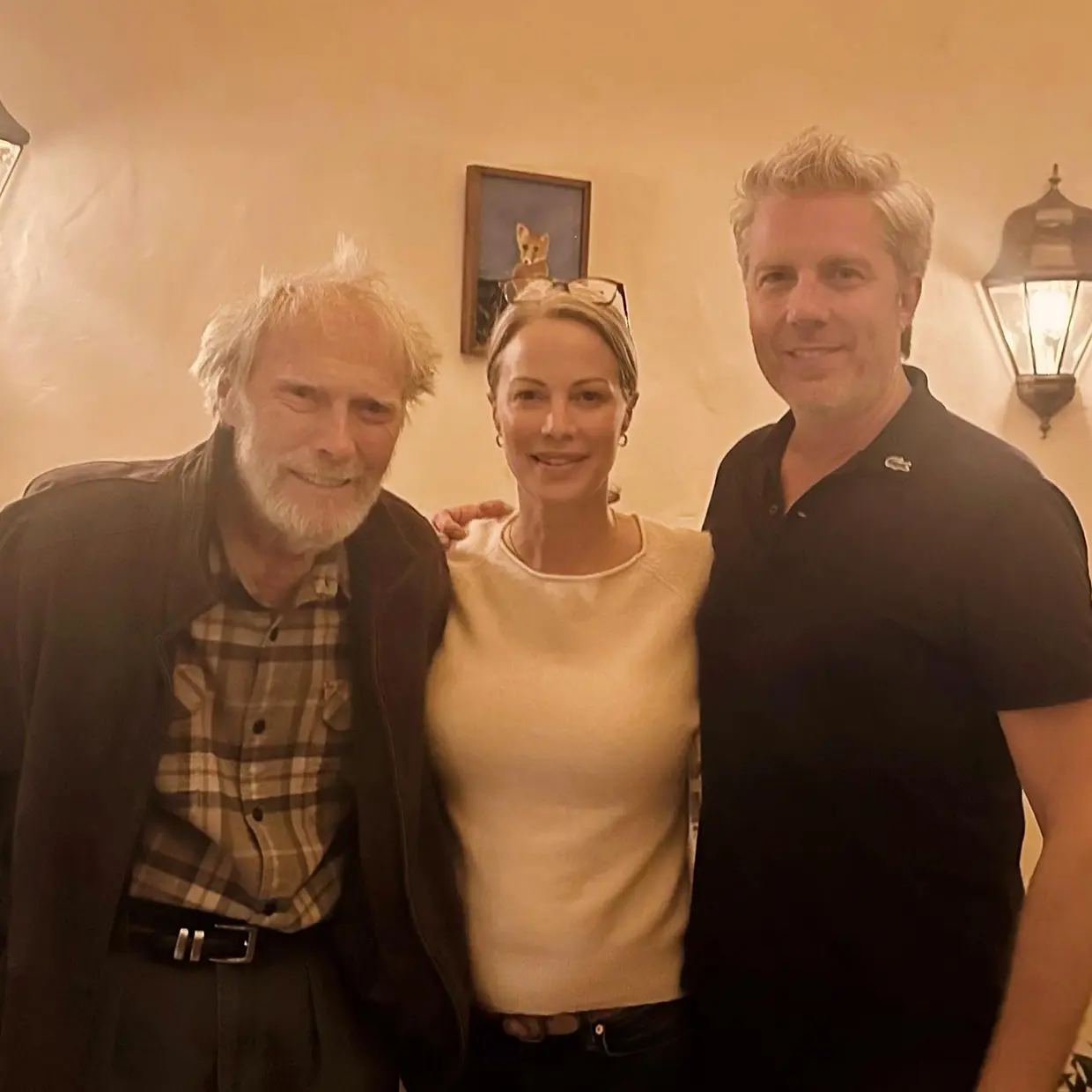 Clint Eastwood en una foto reciente con su hija Alyson y su hijo Kyle, que es músico.