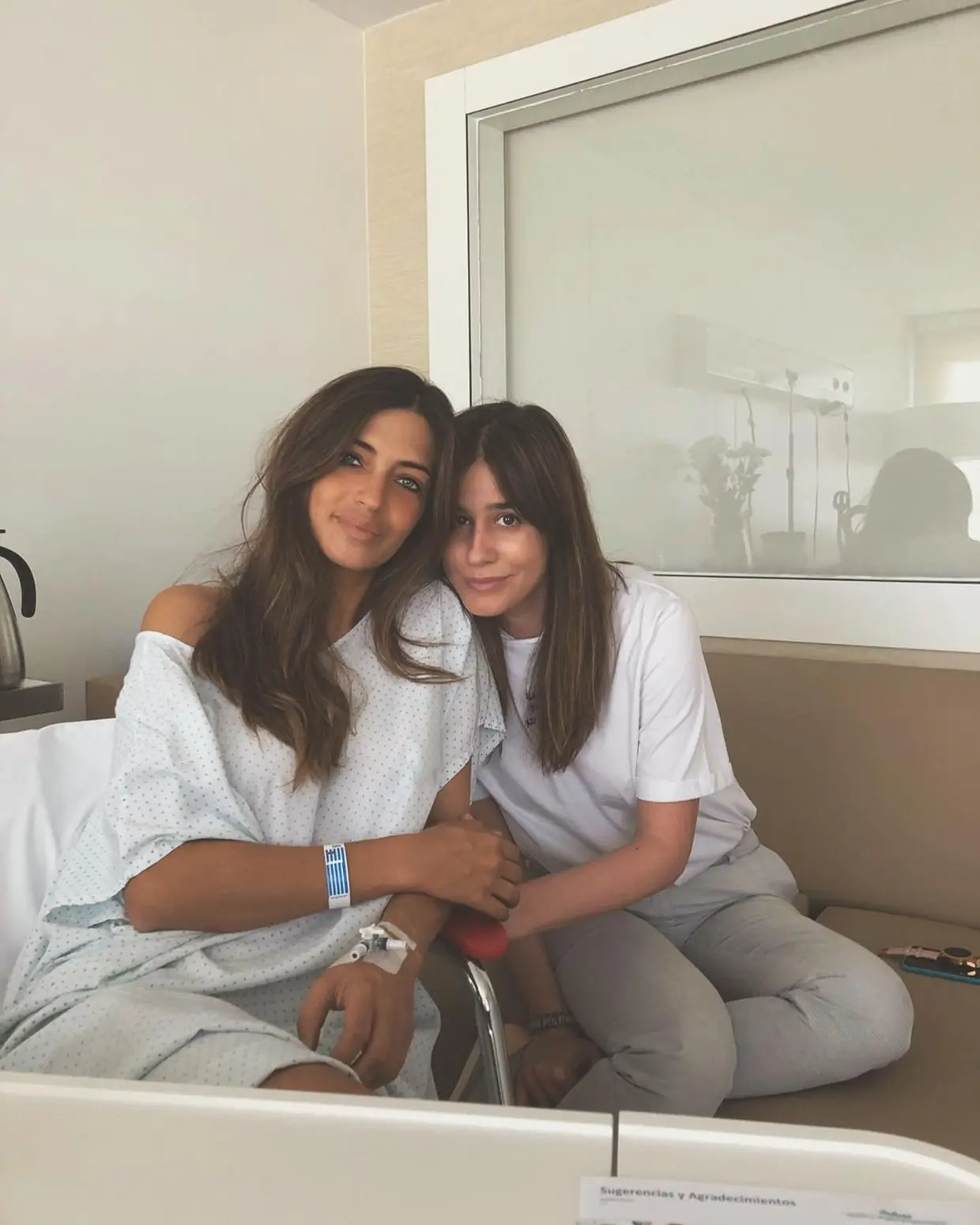 Sara Carbonero con su amiga Isabel Jiménez.