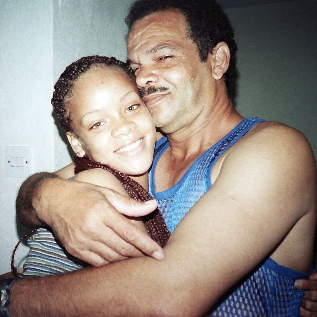 Rihanna, destroyed by her father's death at 70