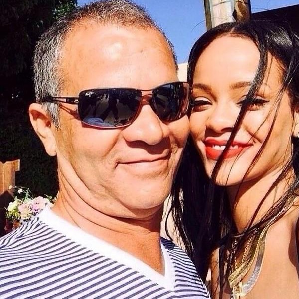 Rihanna, destroyed by her father's death at 70