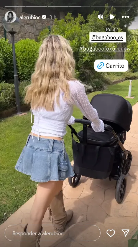 Alejandra Rubio pasea con el carrito de su bebé en stories