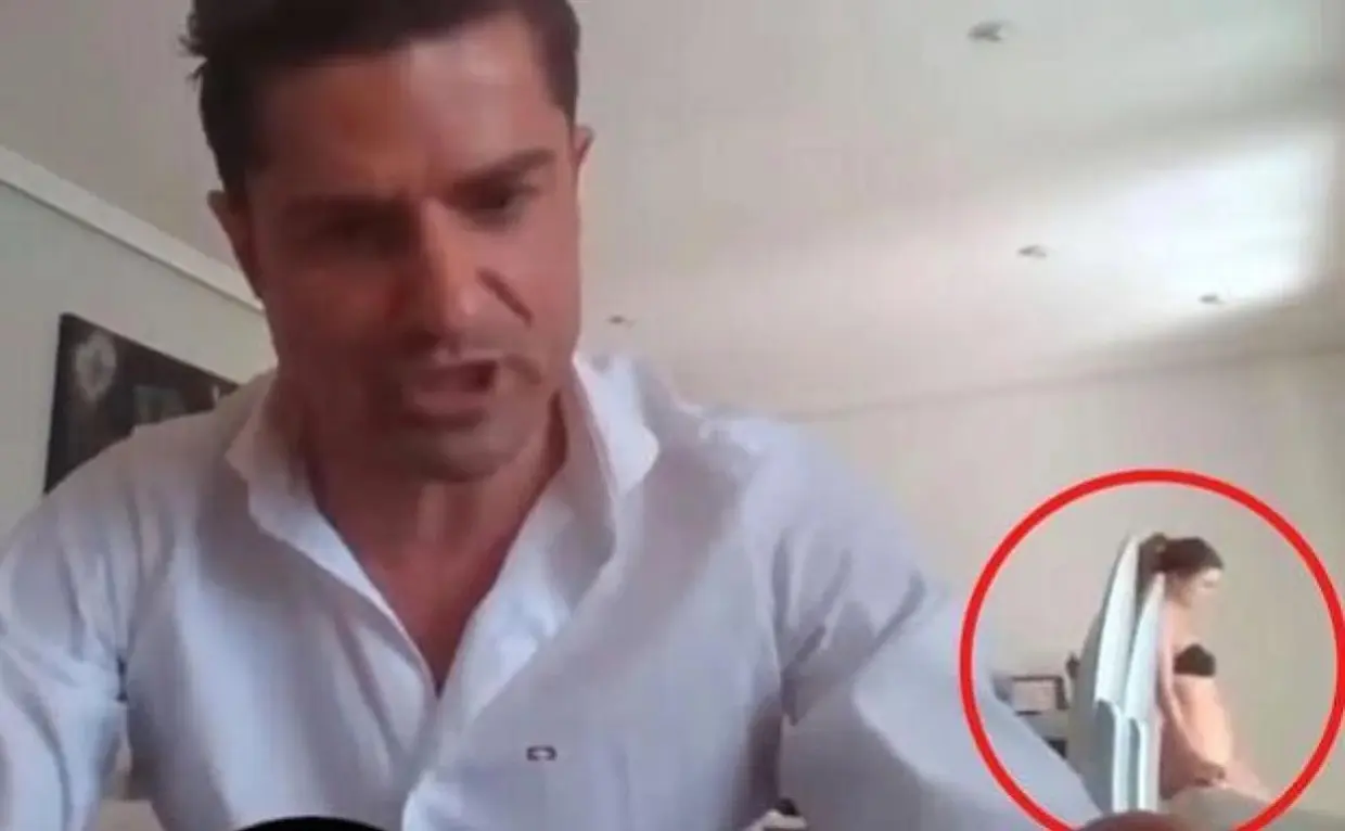 Alfonso Merlos pillado en una video llamada siendo infiel a su pareja.