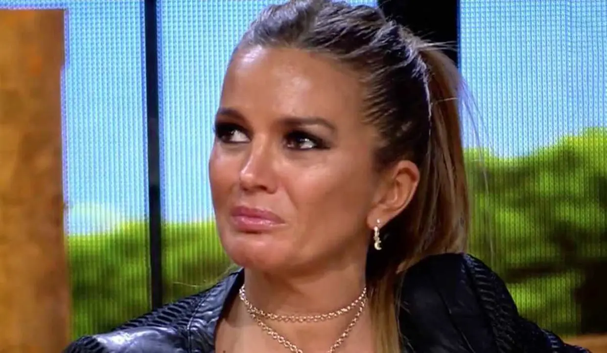 Marta López llorando en televisión.