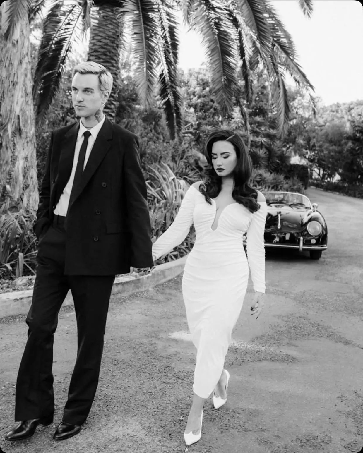 Demi Lovato posa junto a su marido el día de su boda