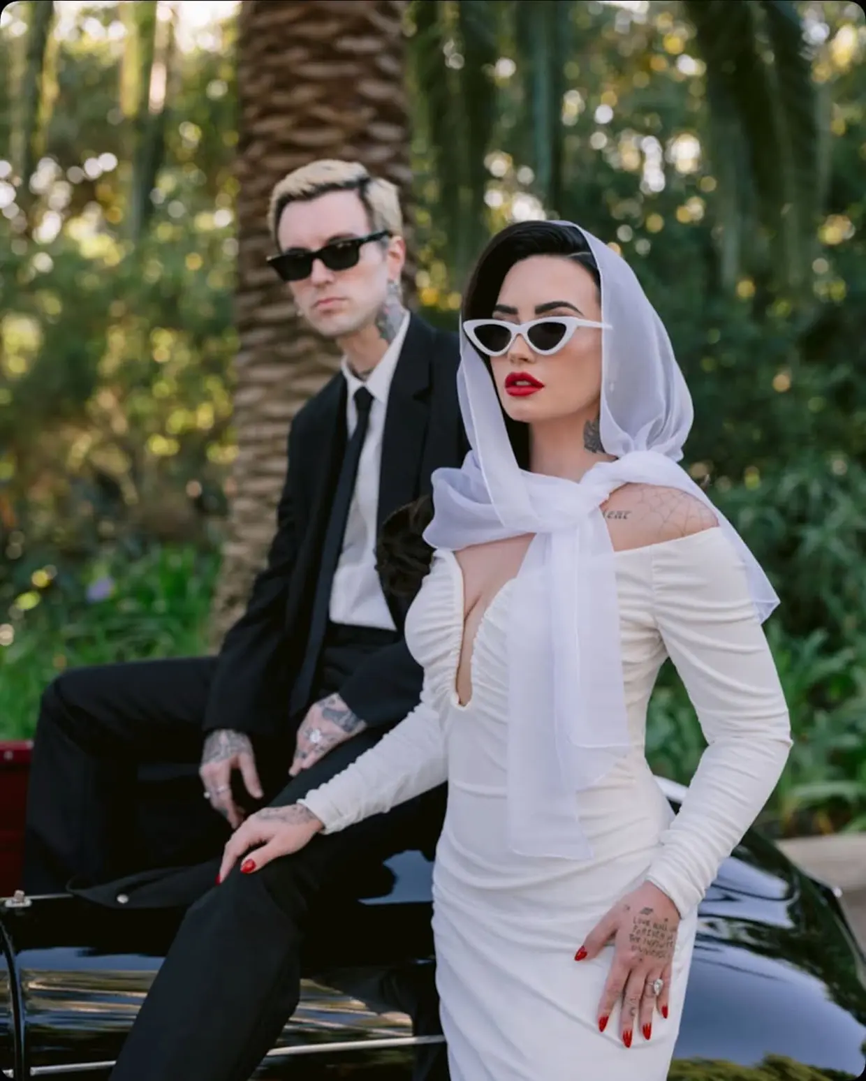 Demi Lovato posa junto a su marido el día de su boda