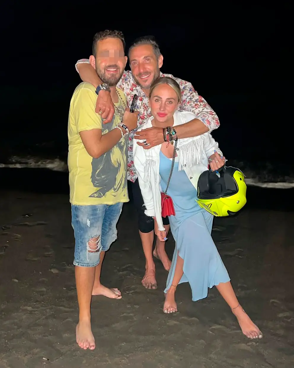 Antonio David Flores con sus hijos Rocío Flores y David Flores.