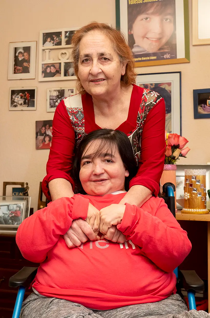 Vanessa con su madre.