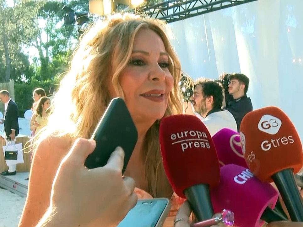 Ana Obregón hablando con la prensa. Foto: Europa Press.