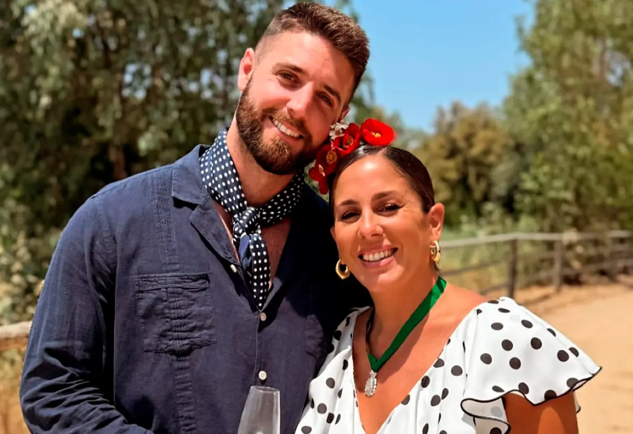 David Rodríguez y Anabel Pantoja, muy sonrientes en El Rocío.