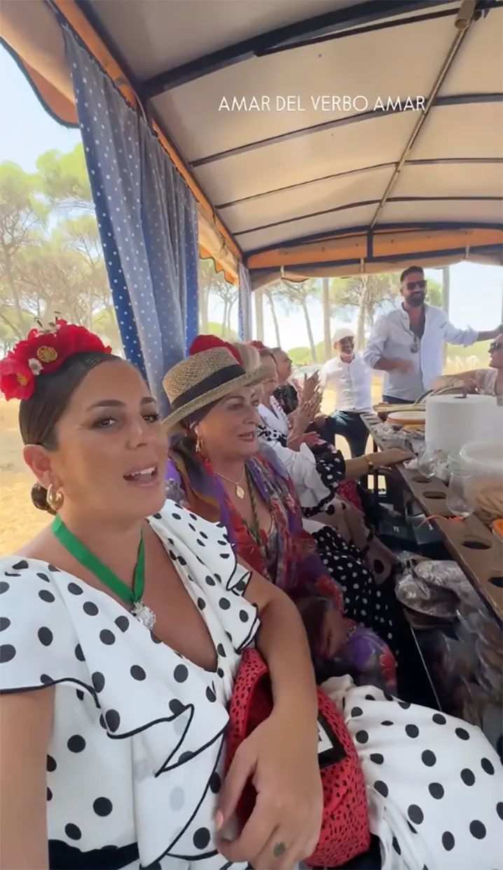 Anabel Pantoja en una carreta del Rocío.