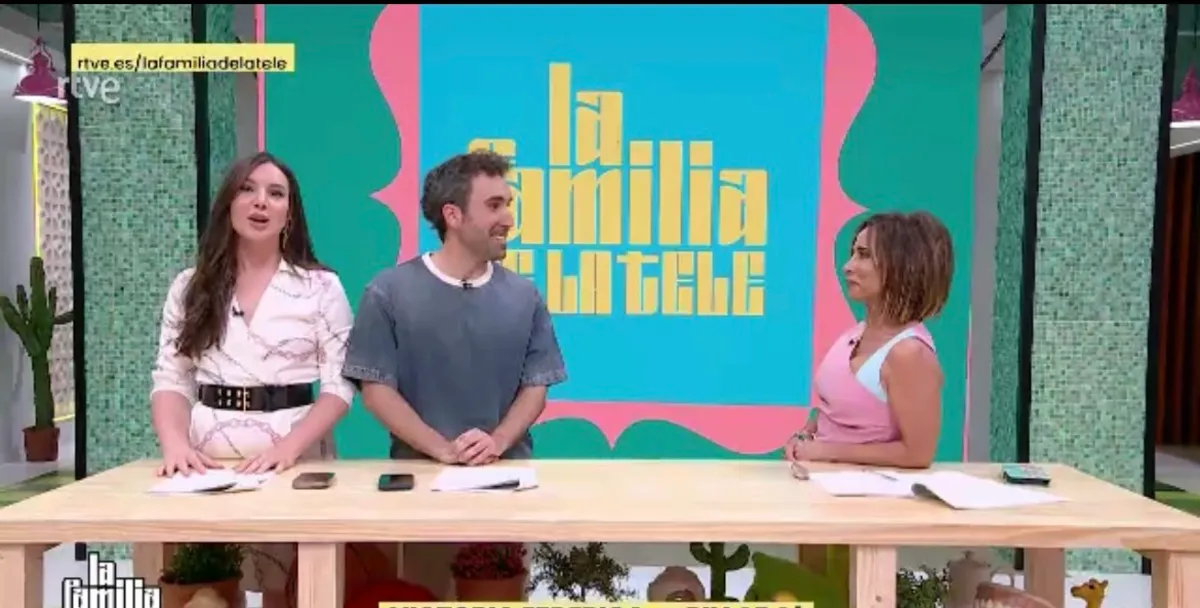 Inés Hernand, Aitor Albizua y María Patiño en 'La Familia de la tele'