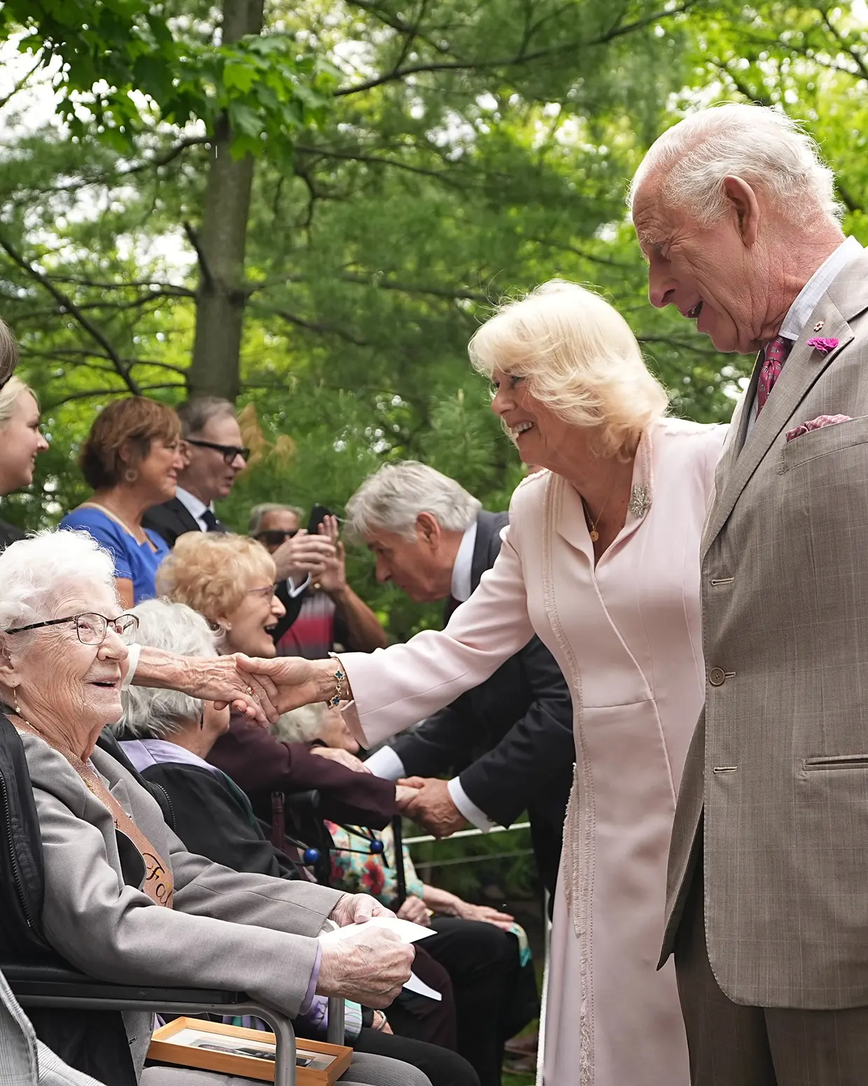 Carlos III y Camilla Parker Bowles a su llegada a Canadá