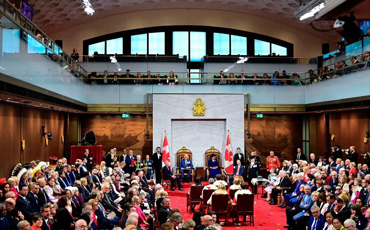 Carlos III y Camilla Parker Bowles en la constitución del 45 parlamento de canadá