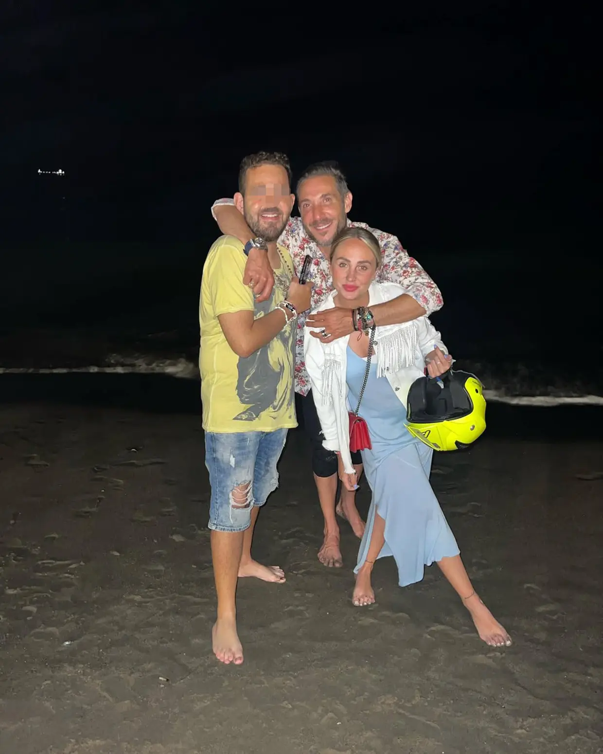 Antonio David Flores con sus hijos David y Rocío Flores.