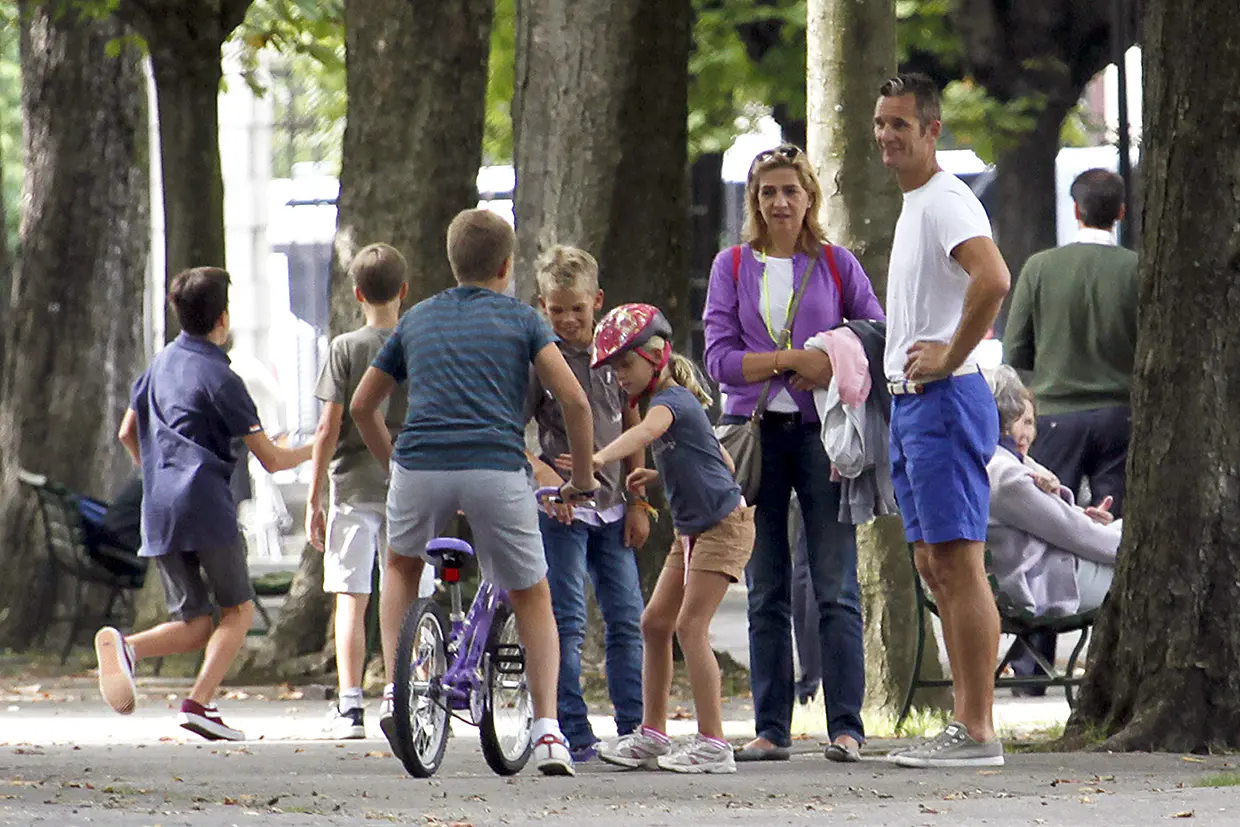 Iñaki y Cristina con sus hijos
