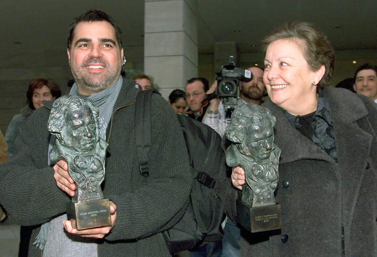 María Galiana junto al director Benito Zambrano con sendos premios Goya en sus manos.