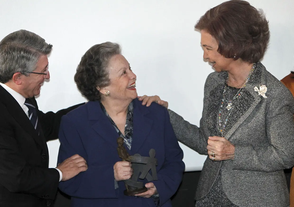 DOS REINAS. Con doña Sofía, gran admiradora de 'Cuéntame…', el día en que la Reina Emérita le entregó un premio.