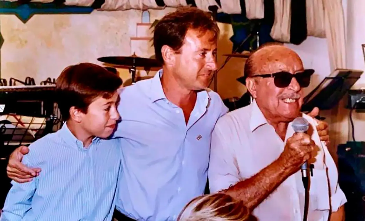Matías Prats con su padre y su hijo, que también es periodista.
