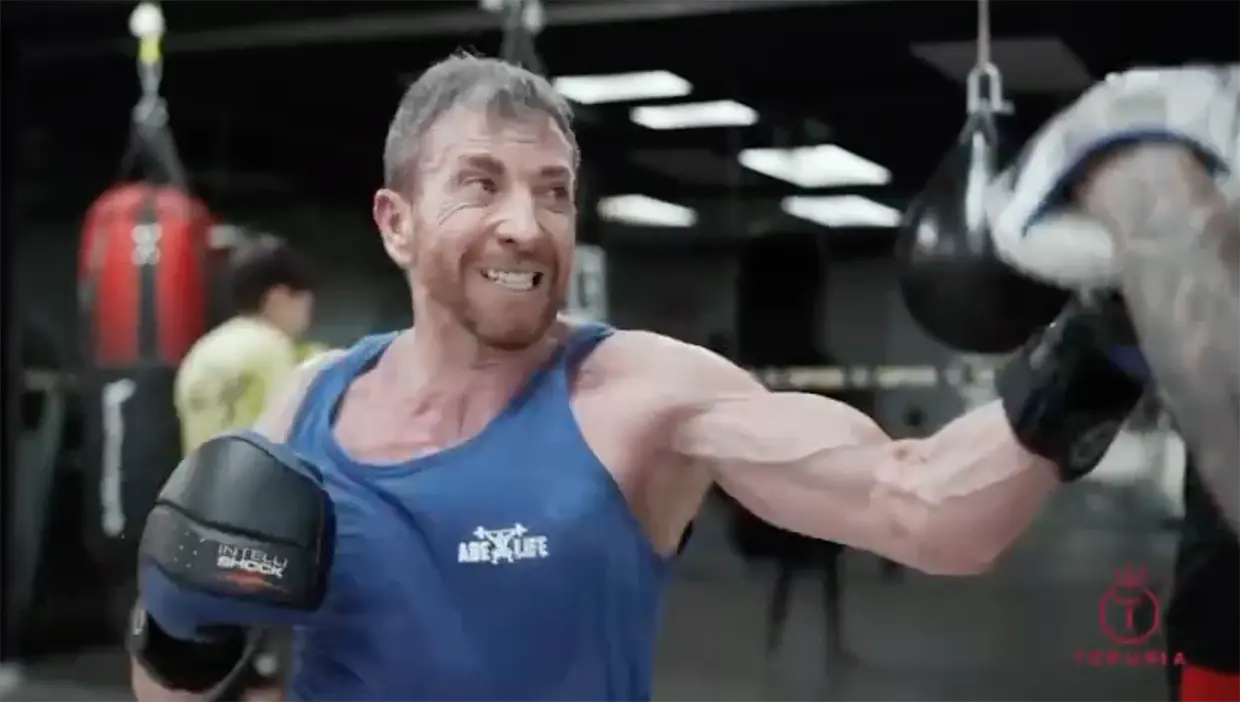 Pablo Motos practicando boxeo.