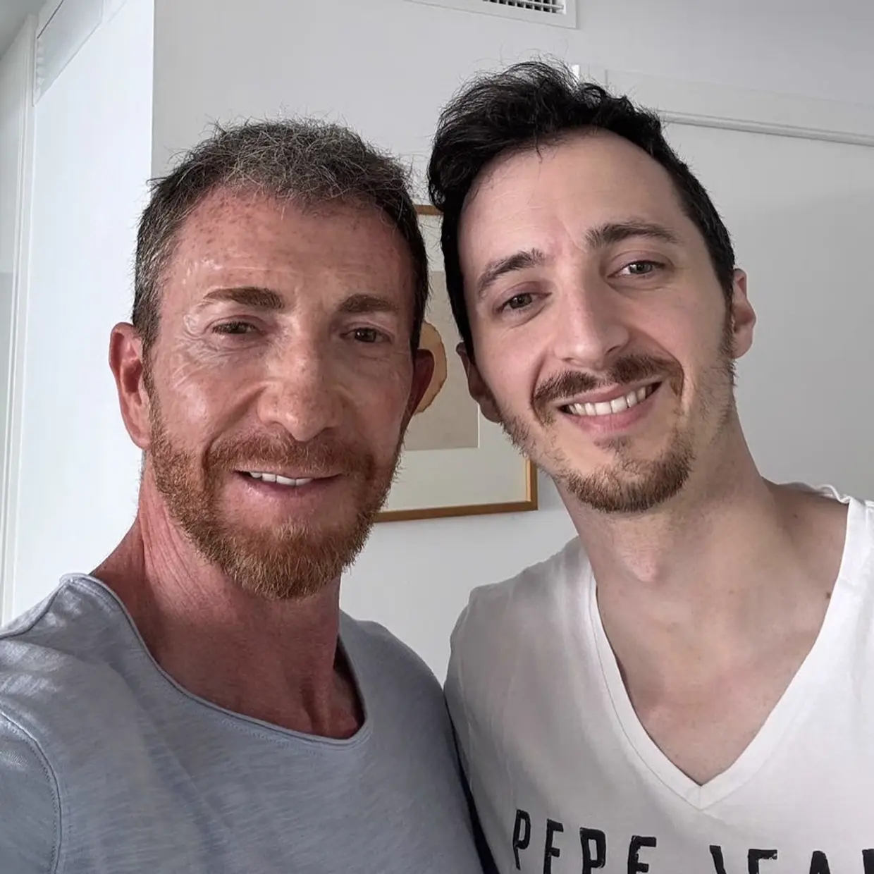 Pablo Motos con su sobrino Adrián, hijo de su hermana Pepa, y que trabaja como productor musical en 'El hormiguero'.